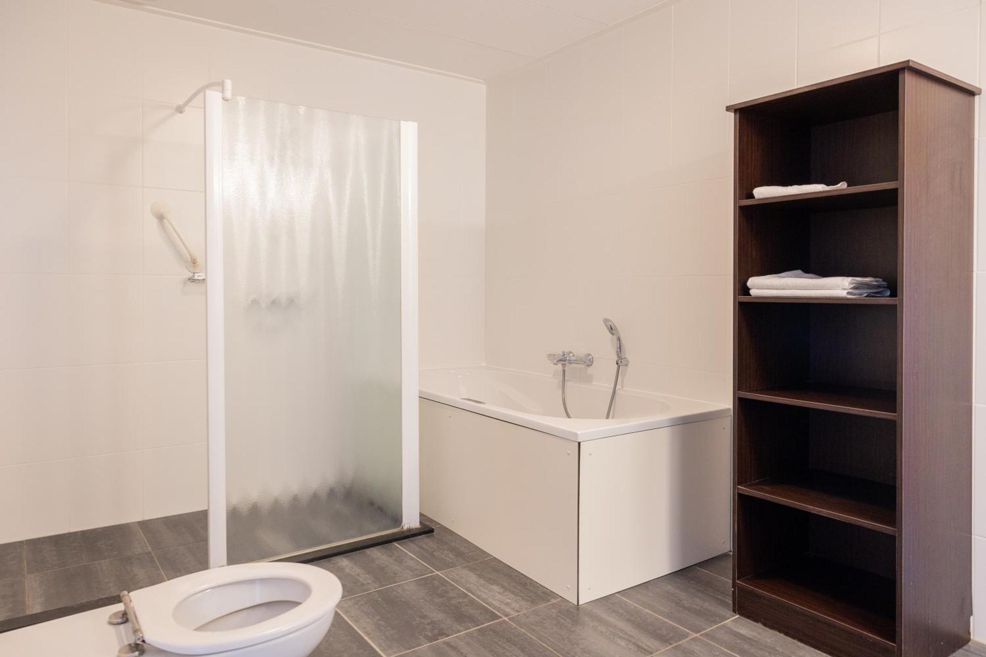 Vakantiepark Klein Vaarwater Бюрен Номер фото